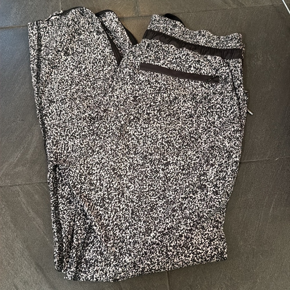 ONE OF A KIND LULULEMON PANT! Size 6